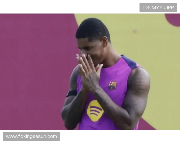 世体:拉菲尼亚将坐替补席额外位置为球队加油助威 世体:拉菲尼亚将坐替补席额外位置为球队加油助威