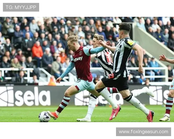 纽卡半场领先热刺1-0 舍尔头球破门 巴恩斯击中立柱错失良机 纽卡半场领先热刺1-0 舍尔头球破门 巴恩斯击中立柱错失良机